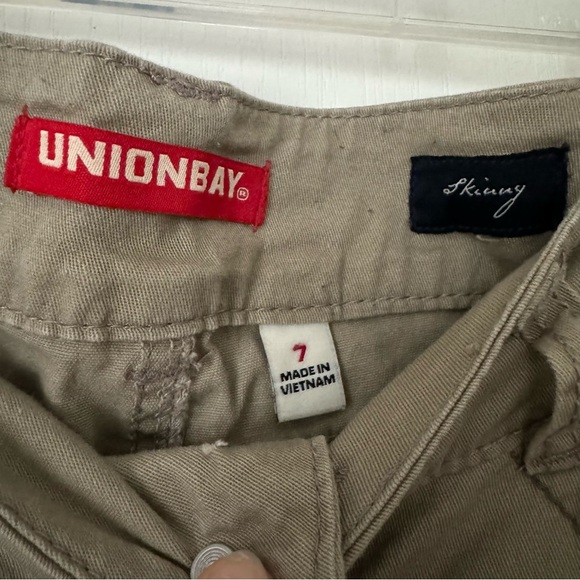 Union bay Khaki pants skinny leg - Picture 4 of 4